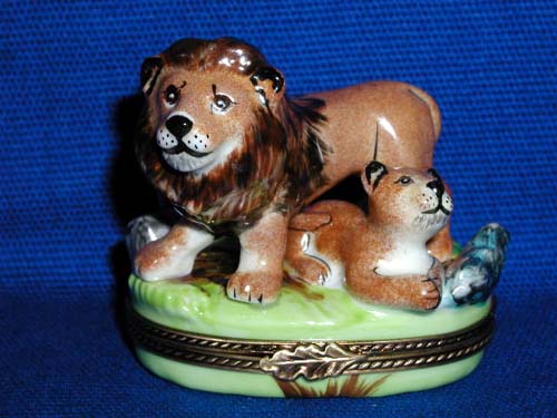 LION W/BABY